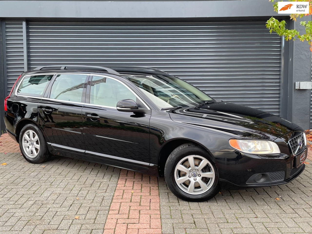 Volvo V70 - 2.0 T5 Kinetic Aut | Climate Control | Leer | Navi | Xenon | Cruise - AutoWereld.nl