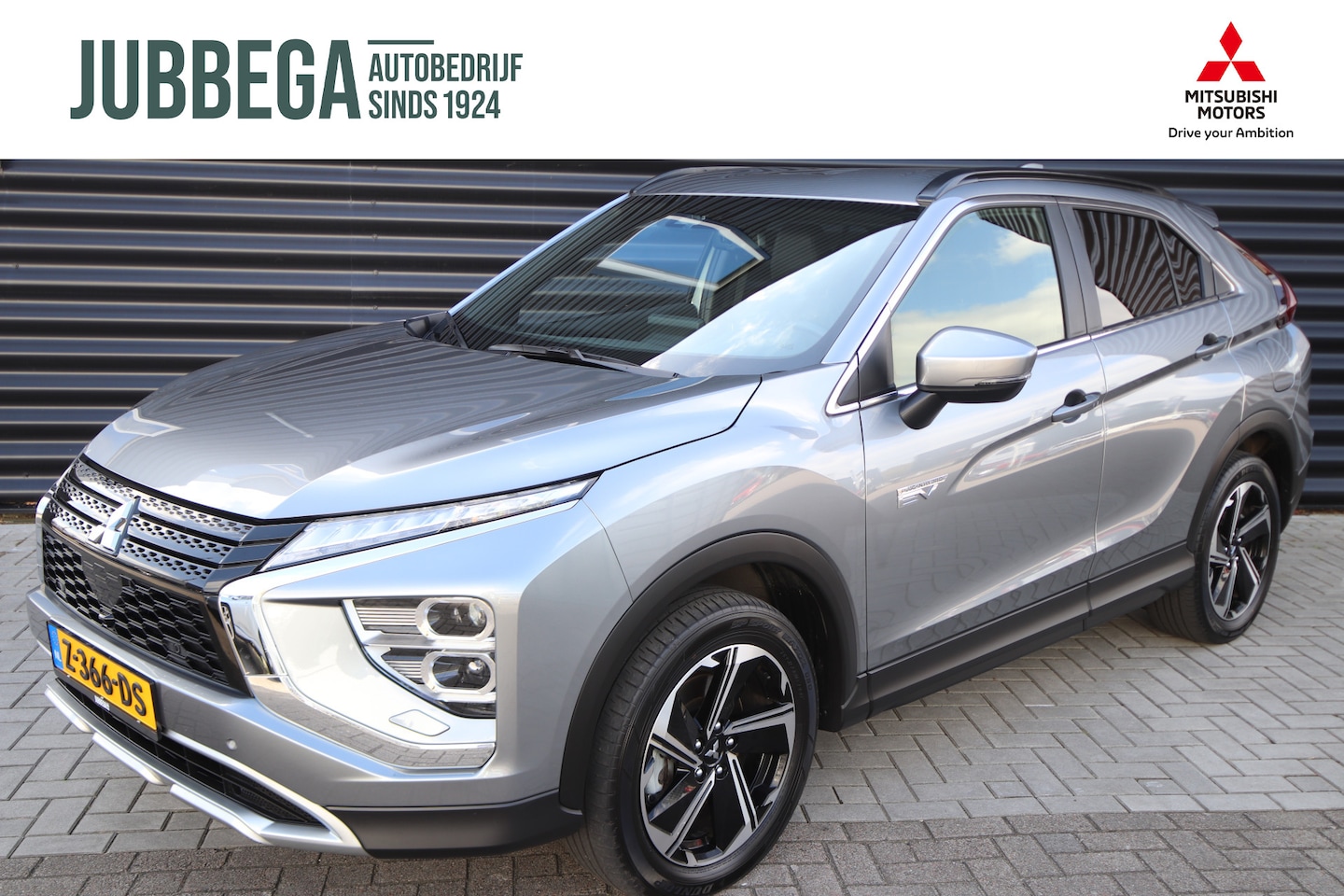 Mitsubishi Eclipse Cross - 2.4 PHEV Intense+ NL-Auto, LED, Standkachel - AutoWereld.nl