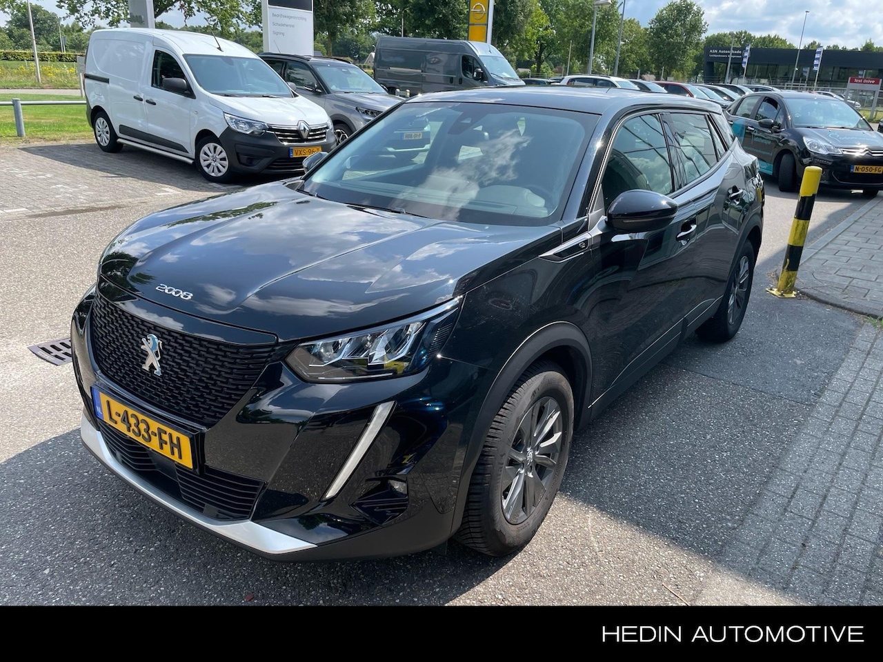 Peugeot e-2008 - EV Active 50 kWh 3-Fase | CAMERA | NAVIGATIE| DRAAGHAAK | APPLE CARPLAY | - AutoWereld.nl
