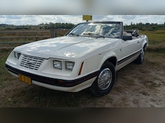 Ford Mustang - 3.8 V6 Convertible Sedan