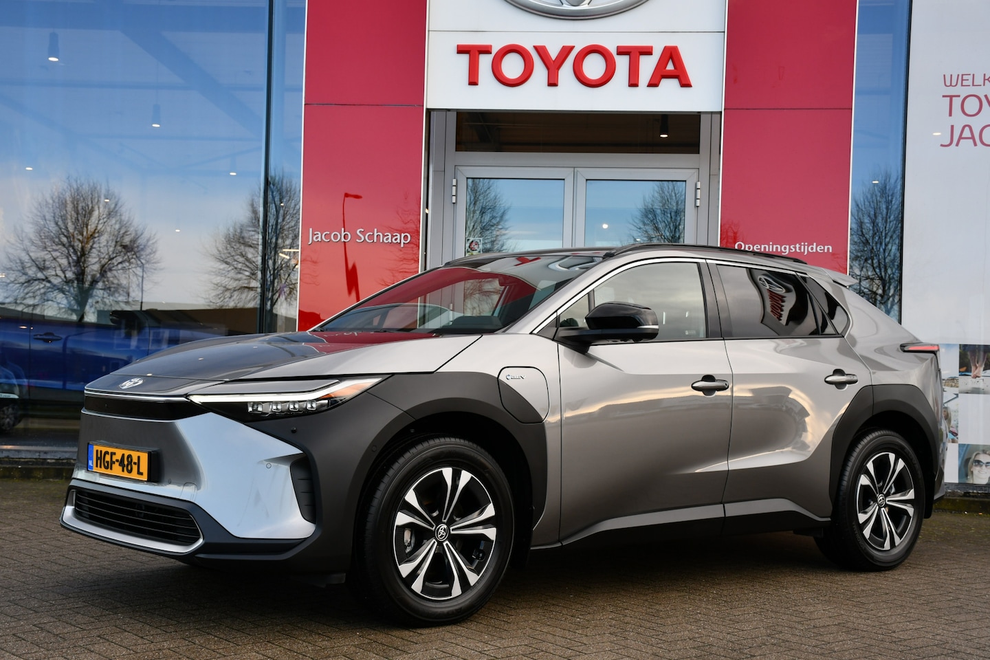 Toyota bZ4X - Premium 71 kWh Automaat 204pk | Leder | Navigatie | Dodehoekdetectie | Trekhaak | BTW-auto - AutoWereld.nl