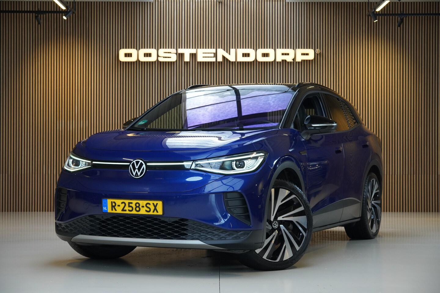 Volkswagen ID.4 - First Max Blackstyle 77 kWh/204pk|2020|Panoramadak|Head-up|Trekhaak|Memory-stoelen|Matrix- - AutoWereld.nl