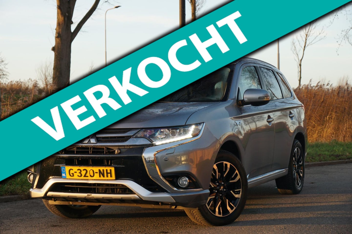 Mitsubishi Outlander - 2.0 PHEV Premium - Titanium Grey - Leder/Alcantara - Carplay - Trekhaak - AutoWereld.nl