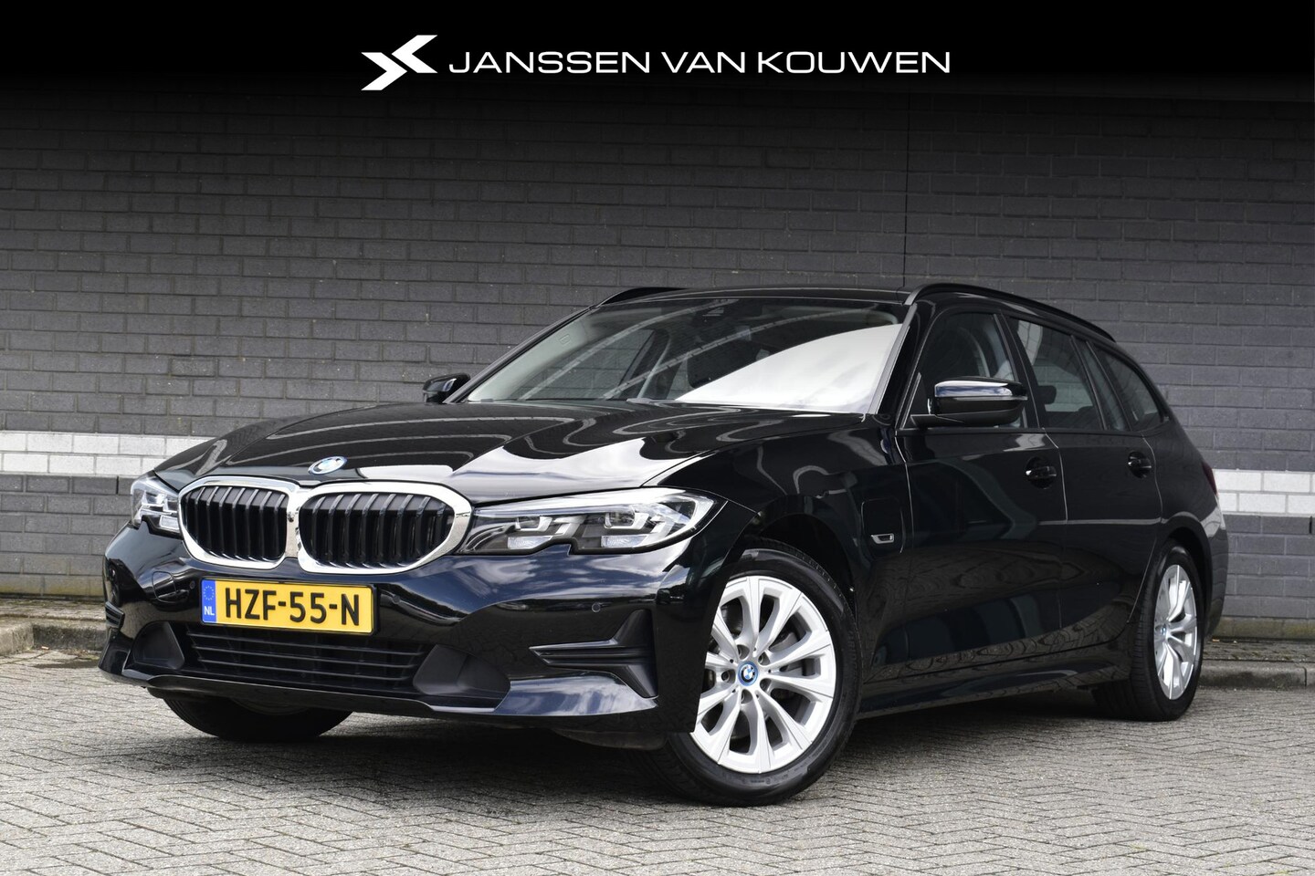 BMW 3-serie Touring - 320e / 93% SOH / PHEV / Sportstoelen / Stoelverwarming / Half-Leder / Alarm Klasse 3 - AutoWereld.nl