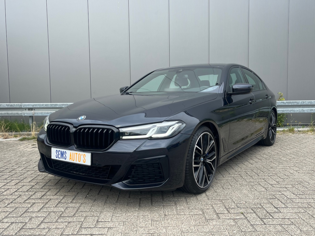 BMW 5-serie - M550i xDrive Service Inclusief Plus Garantie tot 24-04-2027 - AutoWereld.nl