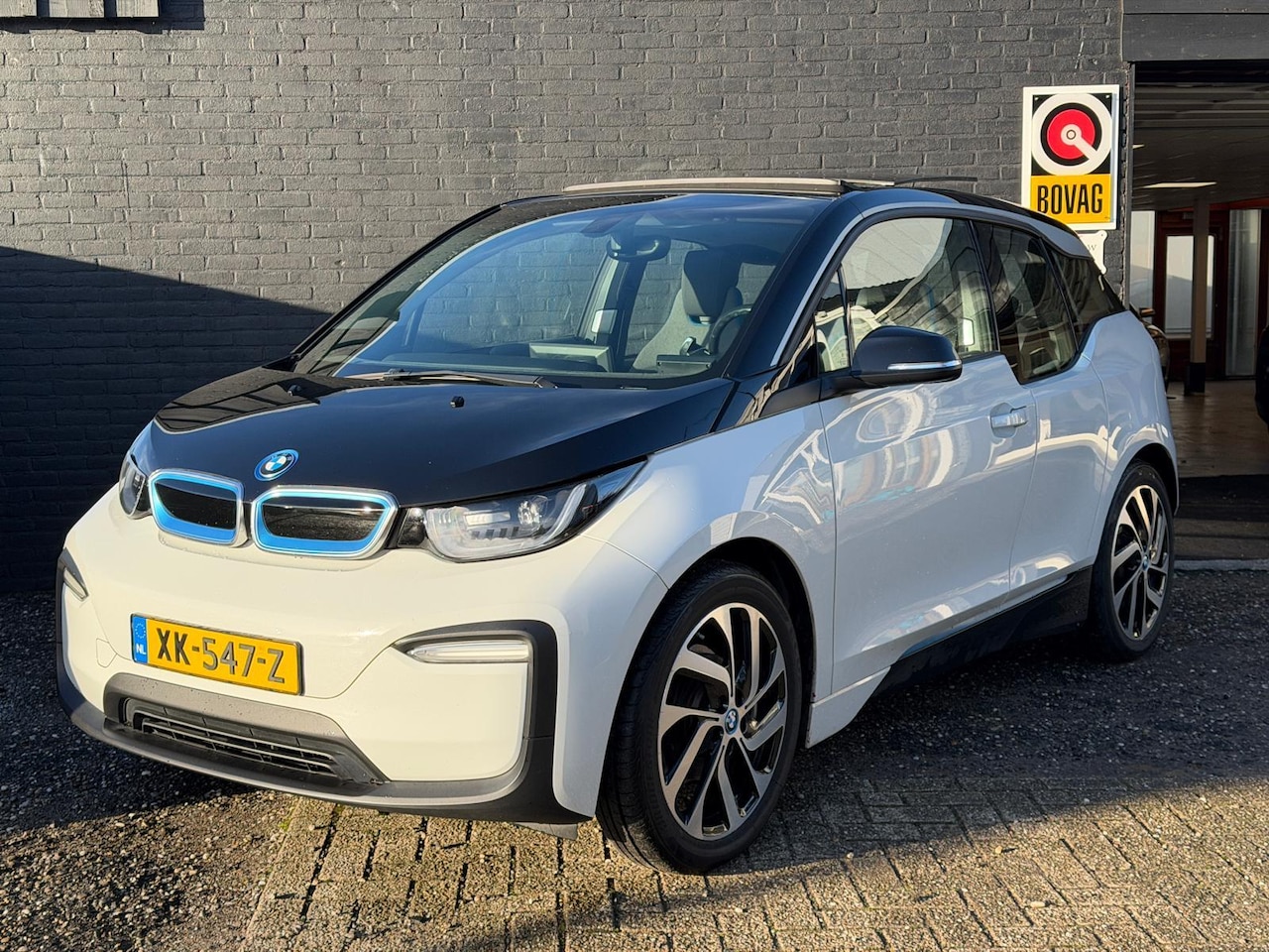 BMW i3 - Basis 120Ah 42 kWh | Pano | Navigatie - AutoWereld.nl