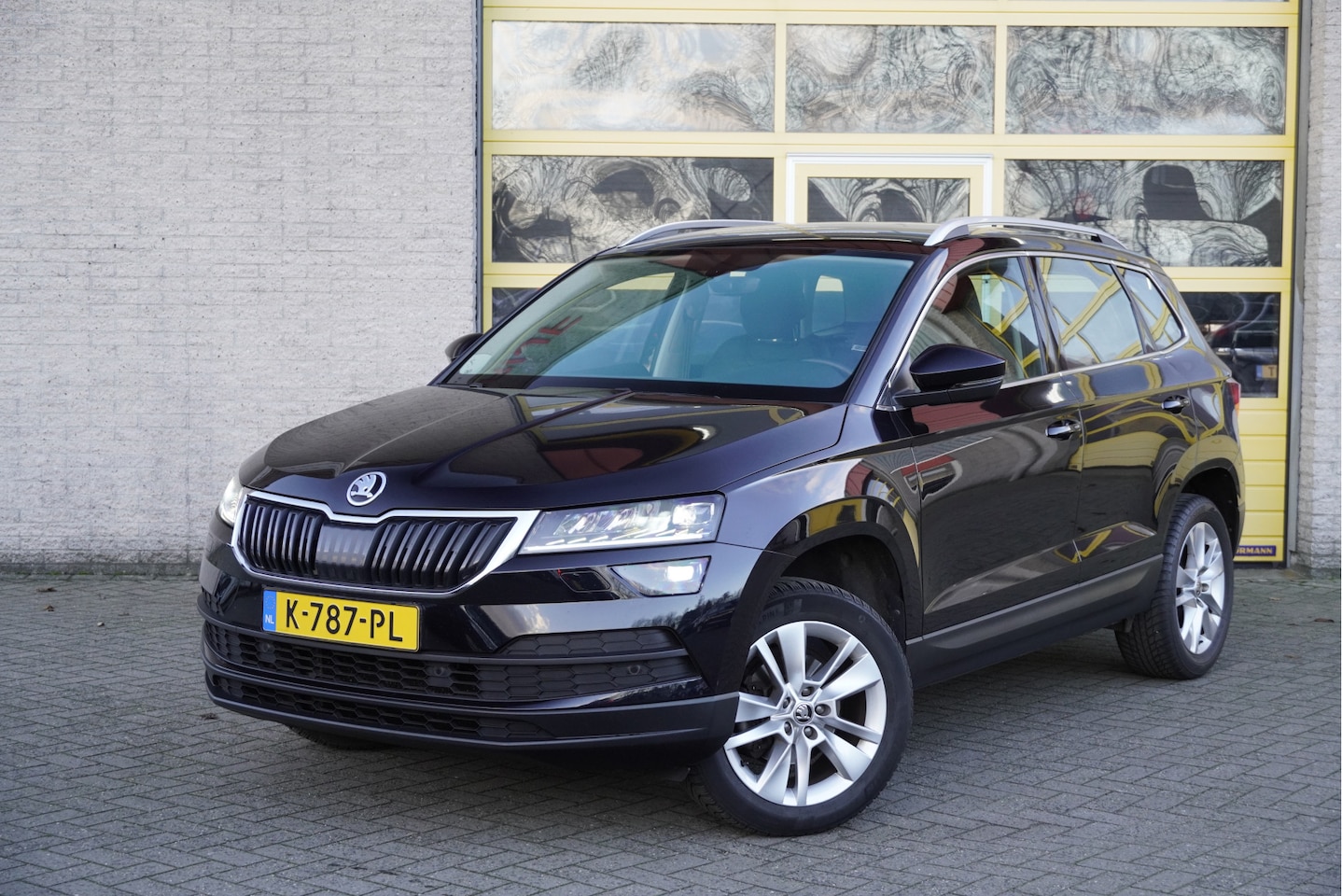 Skoda Karoq - 1.5 TSI ACT 150PK! Automaat Business Edition Plus BJ2021 Lmv 17" | Led | Pdc | Navi | Keyl - AutoWereld.nl