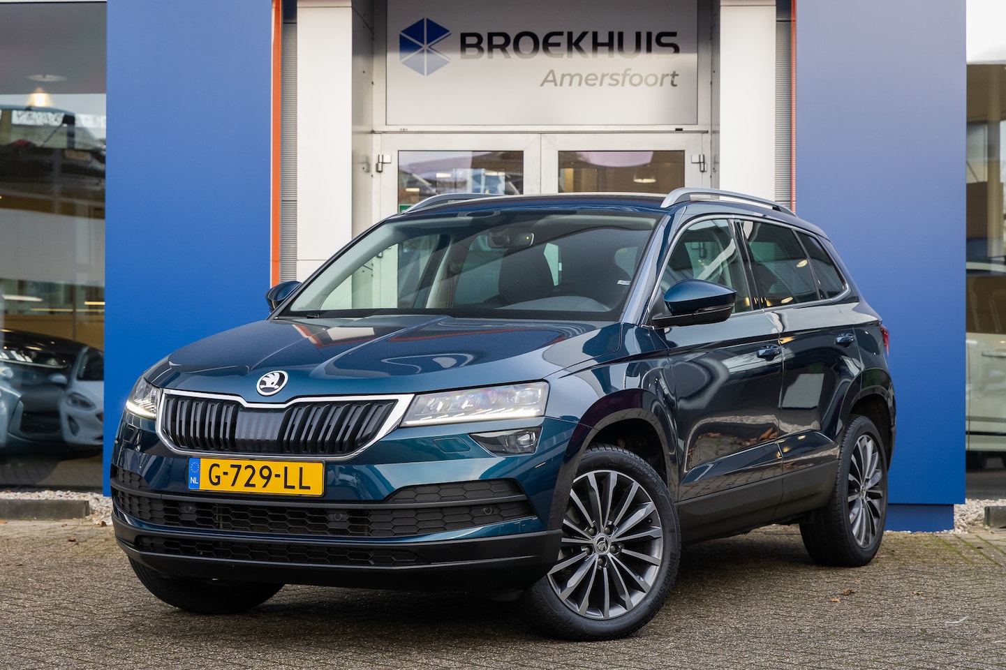 Skoda Karoq - 1.5 TSI ACT Style Business | Trekhaak | Cruise Adaptief | Camera | Lederen/alcantara bekle - AutoWereld.nl