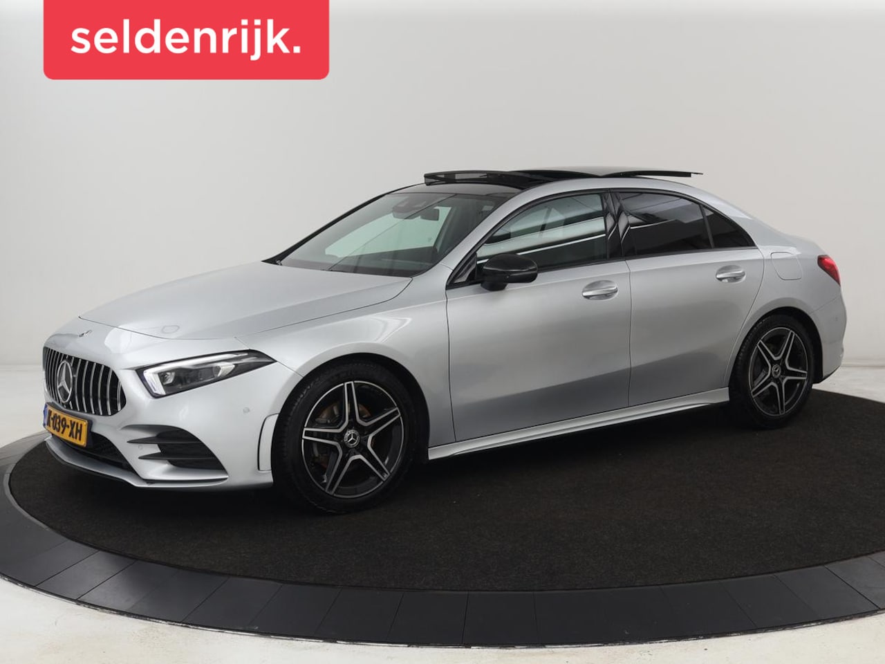 Mercedes-Benz A-klasse - 200 AMG | Panoramadak | Carplay | Memory | Matrix LED | Leder/Alcantara | Keyless | Sfeerv - AutoWereld.nl