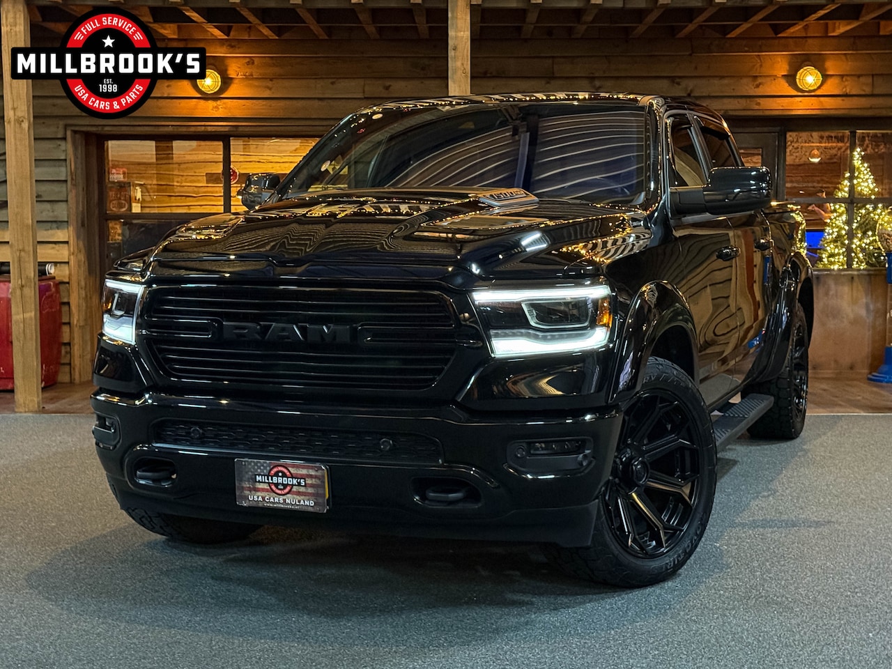 Dodge Ram 1500 - 5.7 V8 Laramie Eerste eigenaar, All in prijs Wide body, LPG, Black Edition - AutoWereld.nl