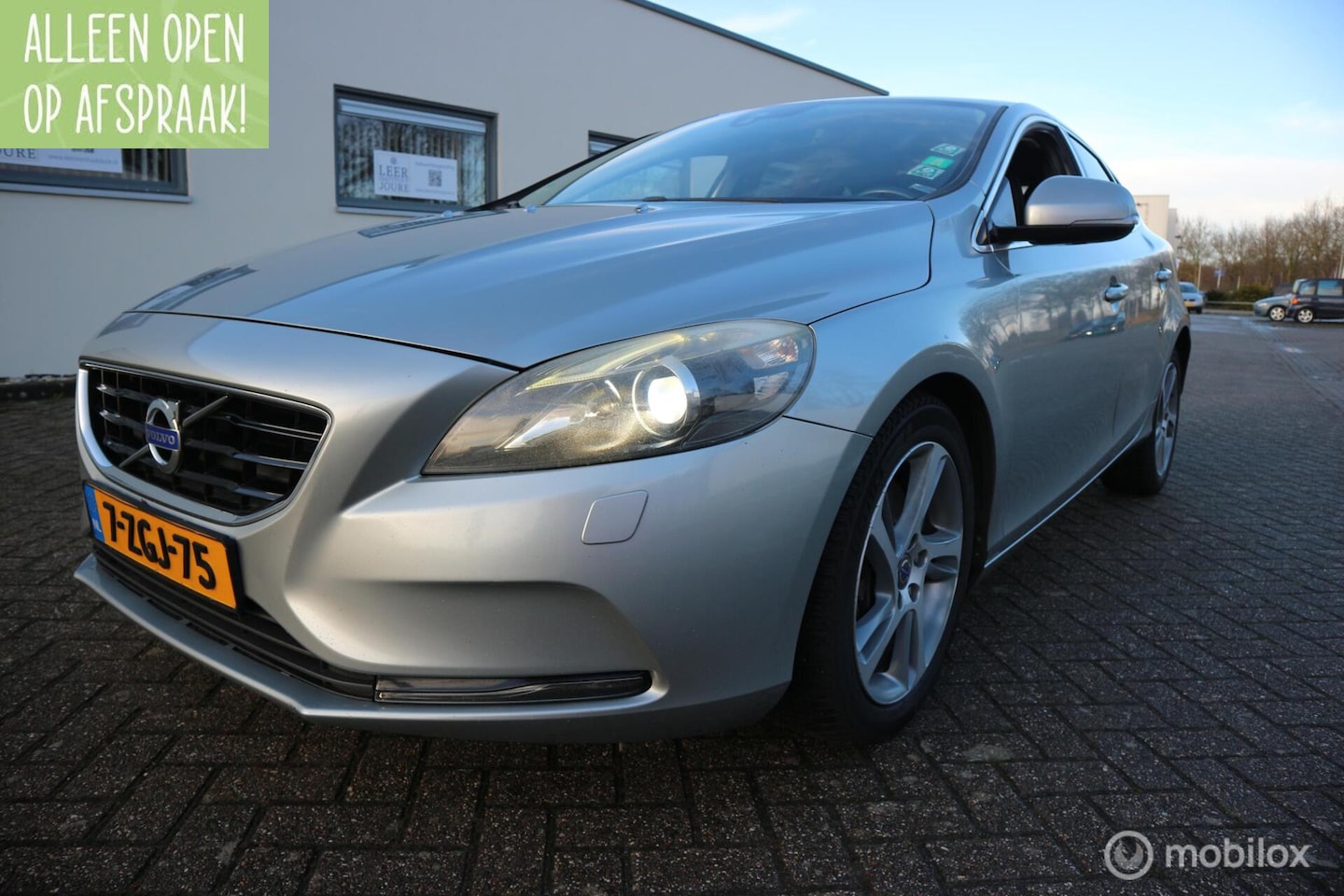 Volvo V40 - 2.0 D4 Summum XENON/ECC/NAVIGATIE/BJ-29-12-2014 - AutoWereld.nl