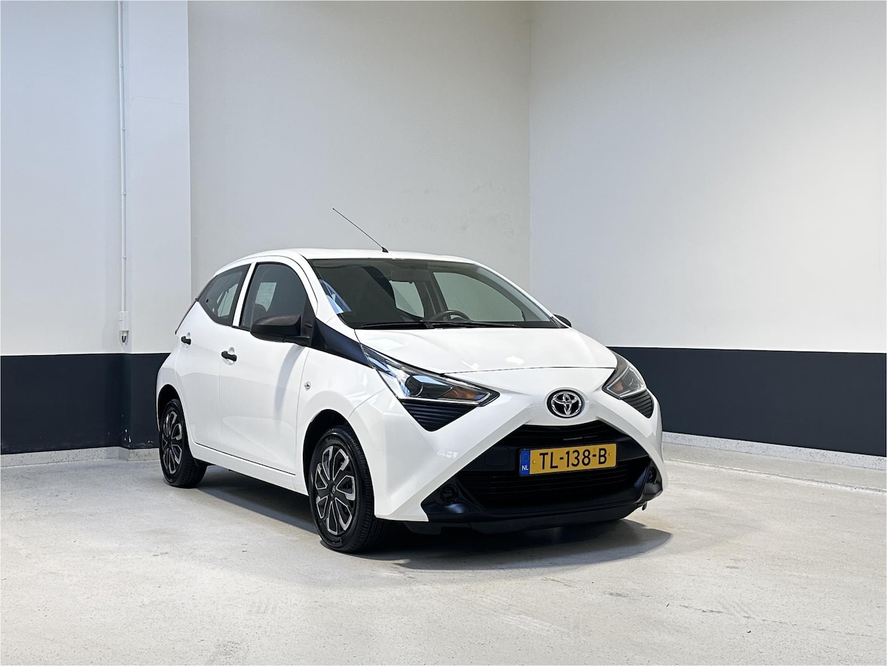 Toyota Aygo - 1.0 VVT-i x-fun | NL | 5-DRS | Airco | Bluetooth |Elektrisch pakket| 2 Eig| - AutoWereld.nl