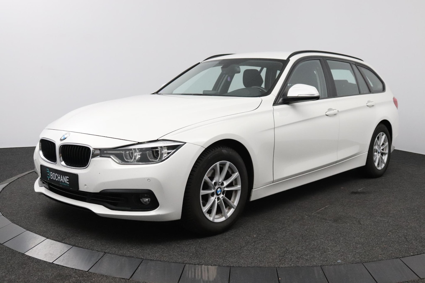 BMW 3-serie Touring - 320i Executive | 184 PK | Automaat | Stoelverwarming | Trekhaak | Elektrische Achterklep | - AutoWereld.nl