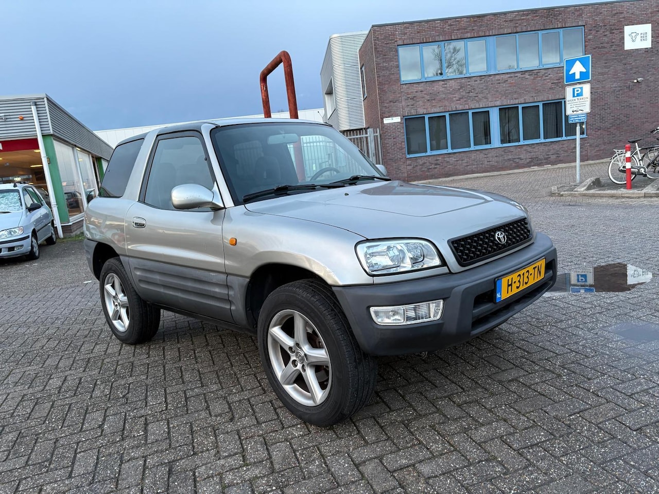 Toyota RAV4 - 1.8-16V VVT-i Luna 1.8-16V VVT-i Luna - AutoWereld.nl