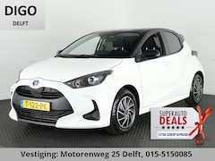 Toyota Yaris - 1.5 HYBRID AUTOMAAT BLACK & WHITE GARANTIE 8-2033 NAVIGATIE.CLIMA.CRUISE