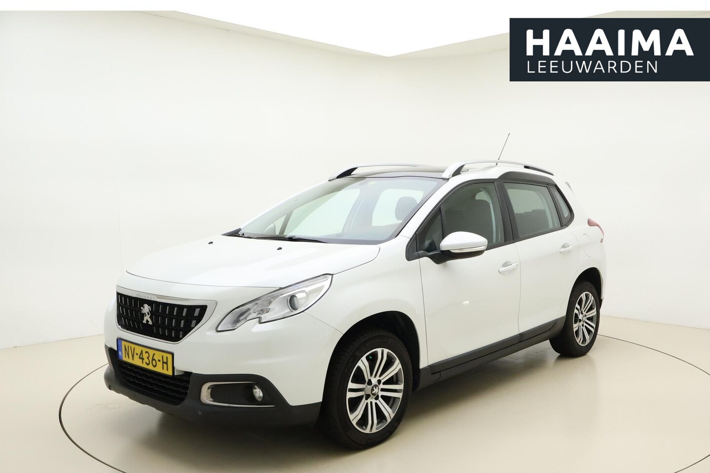 Peugeot 2008 - 1.2 PureTech Blue Lion 110 PK | Handgeschakeld | Panorama dak | Trekhaak | Licht Metalen V - AutoWereld.nl