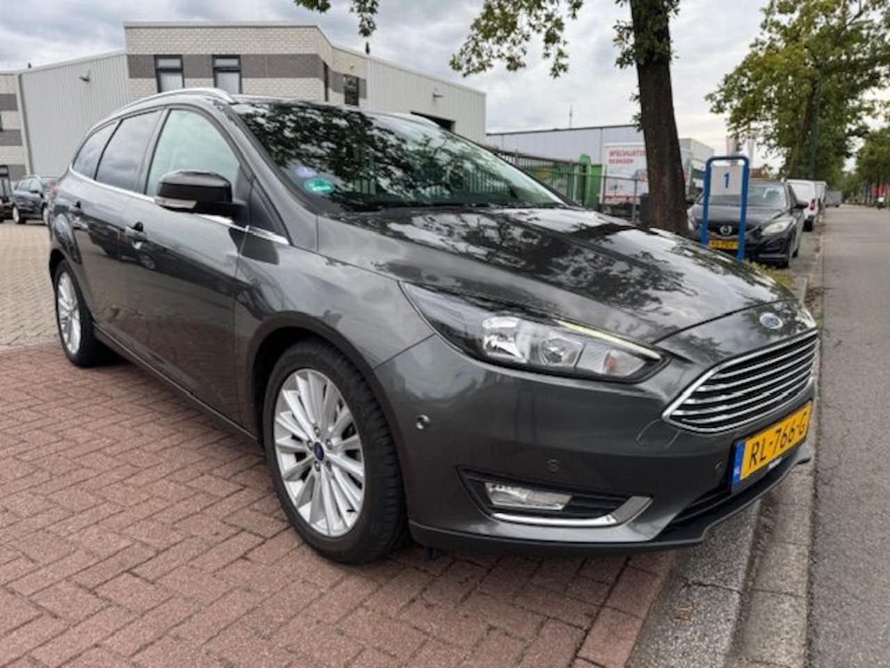 Ford Focus Wagon - 1.0 125pk Titanium 162.000km Airco/ECC,Cruisecontrol,Navigatie - AutoWereld.nl