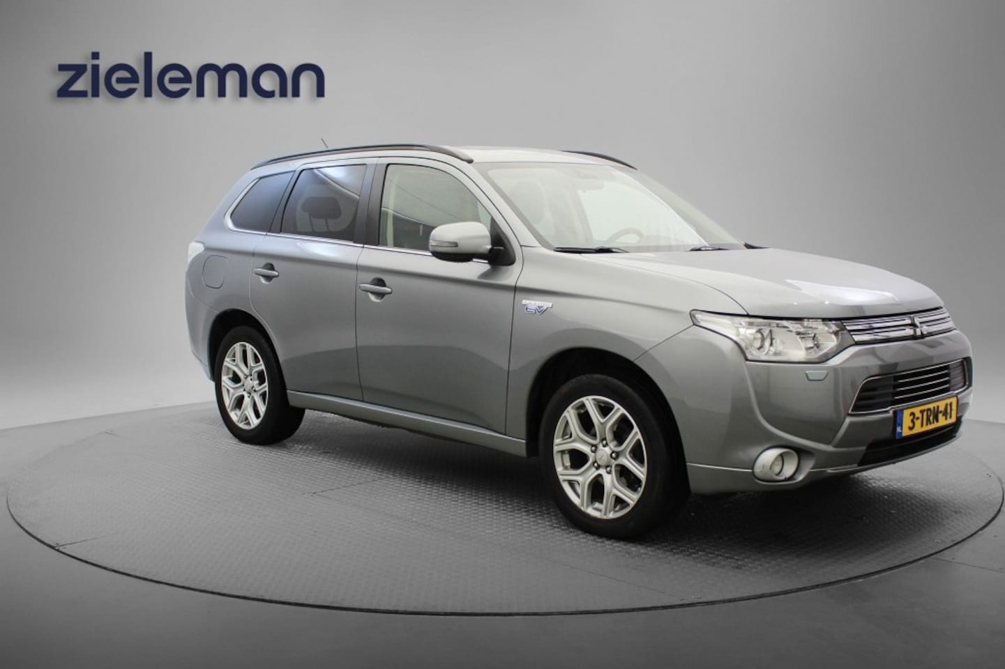 Mitsubishi Outlander - 2.0 PHEV Instyle - Panorama, Leer, Camera, Stoelverw. Trekhaak - AutoWereld.nl