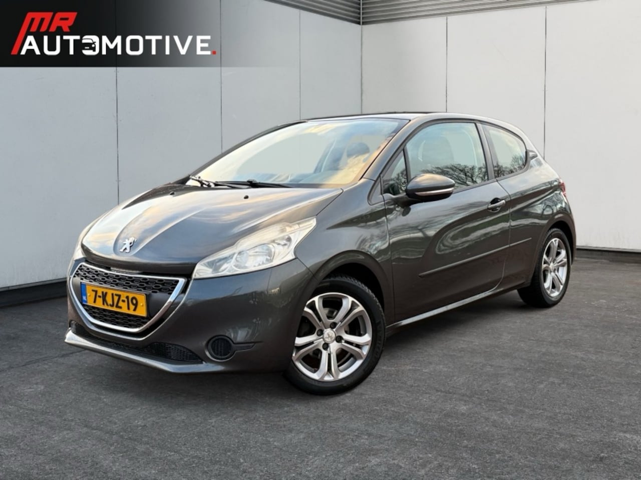 Peugeot 208 - 1.2 VTI Allure - Carplay, Cruise, Airco - AutoWereld.nl