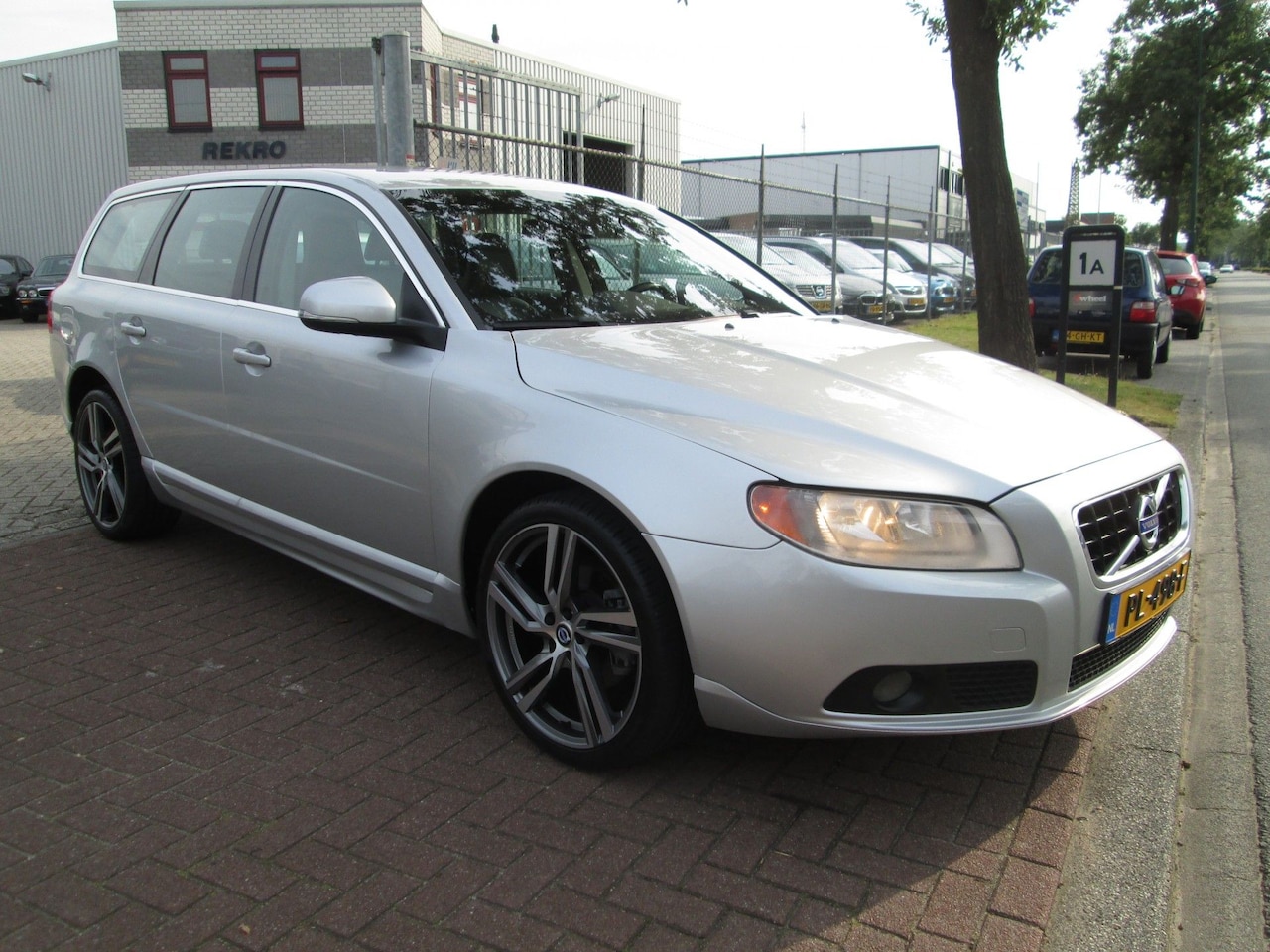 Volvo V70 - 2.0 T5 Kinetic Automaat 103.000km Airco/ECC,Leder - AutoWereld.nl