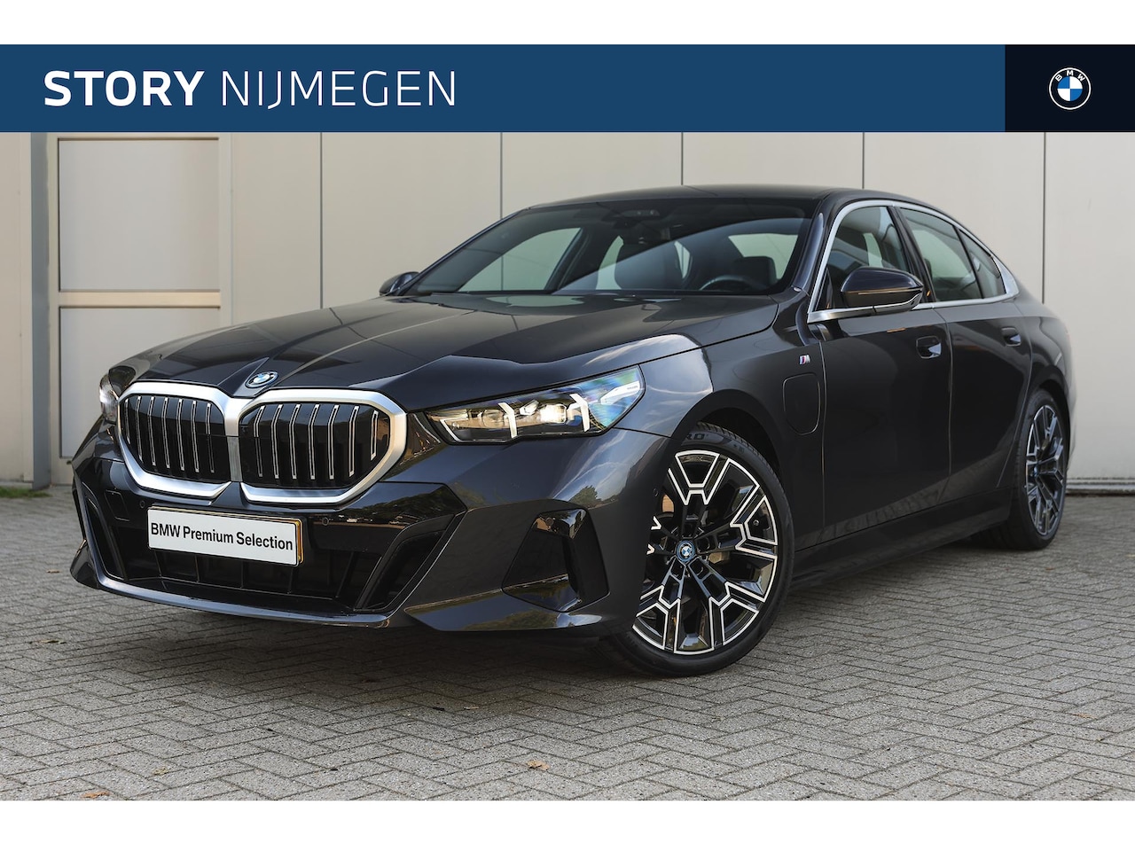 BMW 5-serie - 530e M Sport Automaat / Panoramadak / Parking Assistant Professional / Adaptieve LED / Com - AutoWereld.nl