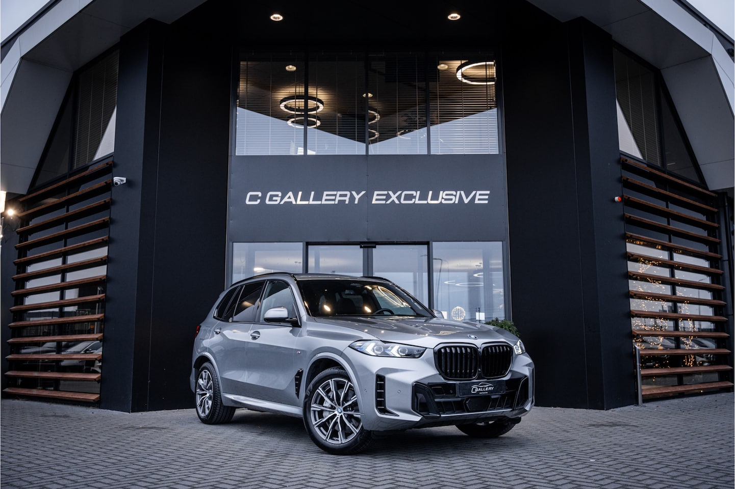 BMW X5 - xDrive50e Launch Edition - M Sport | Panorama | H&K | Memory | Stoelkoeling - AutoWereld.nl