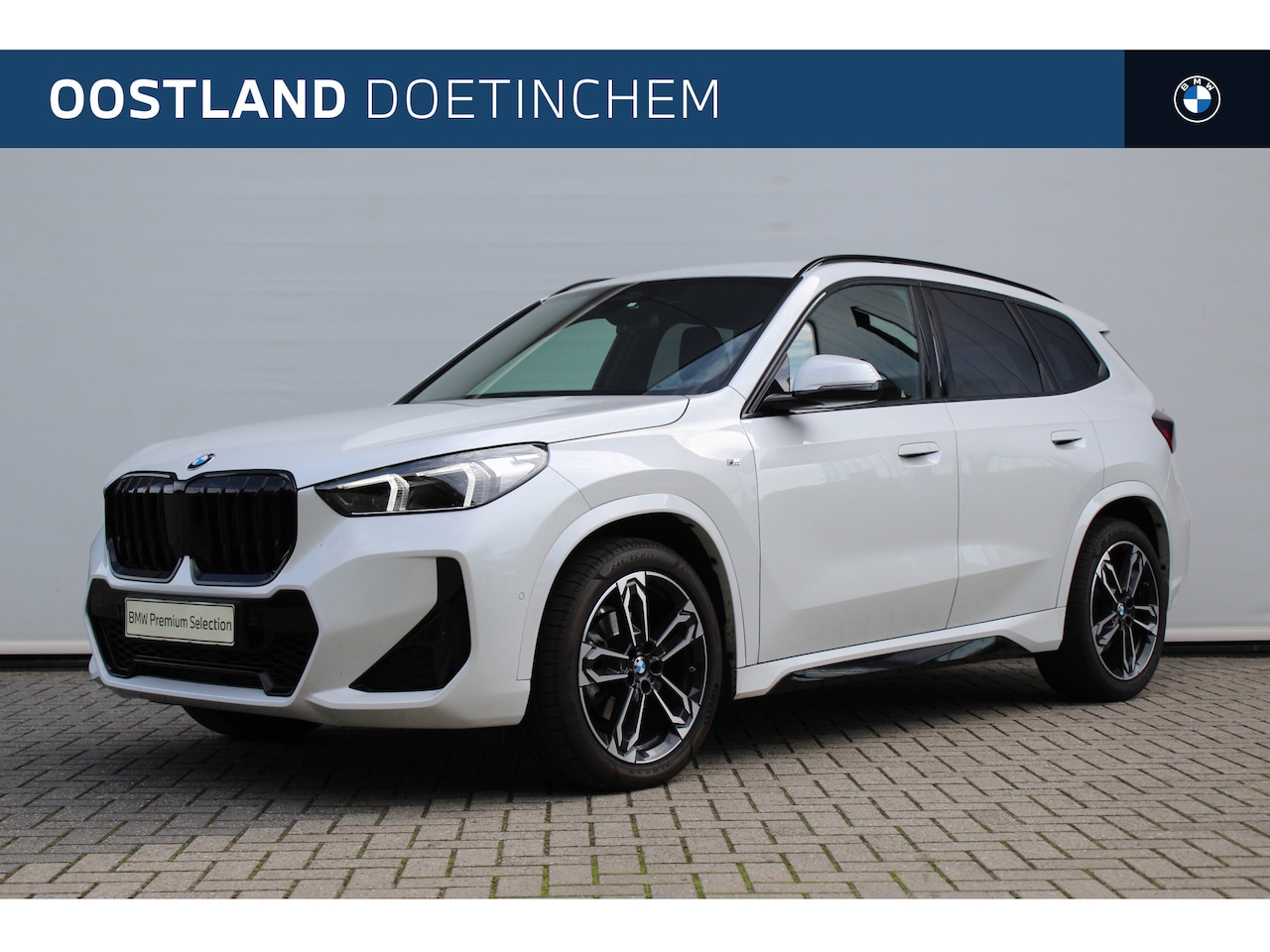 BMW X1 - sDrive18i M Sport Automaat / Trekhaak / Sportstoelen / Achteruitrijcamera / Adaptieve LED - AutoWereld.nl