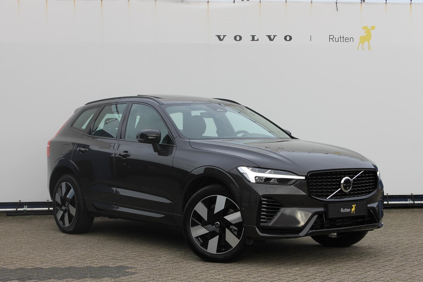 Volvo XC60 - T6 350PK Automaat Plug-in hybrid AWD Ultra Dark Head-up display / Semi elektrisch wegklapb - AutoWereld.nl