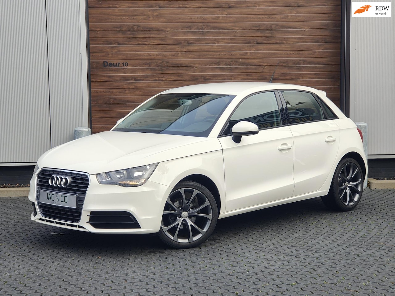 Audi A1 Sportback - 1.2 TFSI Attraction Stoelverwarming 5-drs - AutoWereld.nl