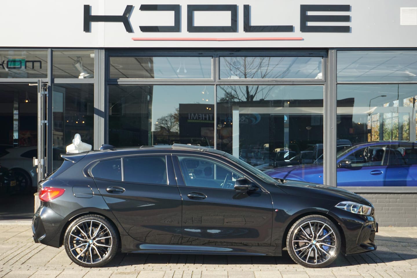 BMW 1-serie - M135i xDrive High Executive | ACC | PANO | H&K | elct. stoelen - AutoWereld.nl