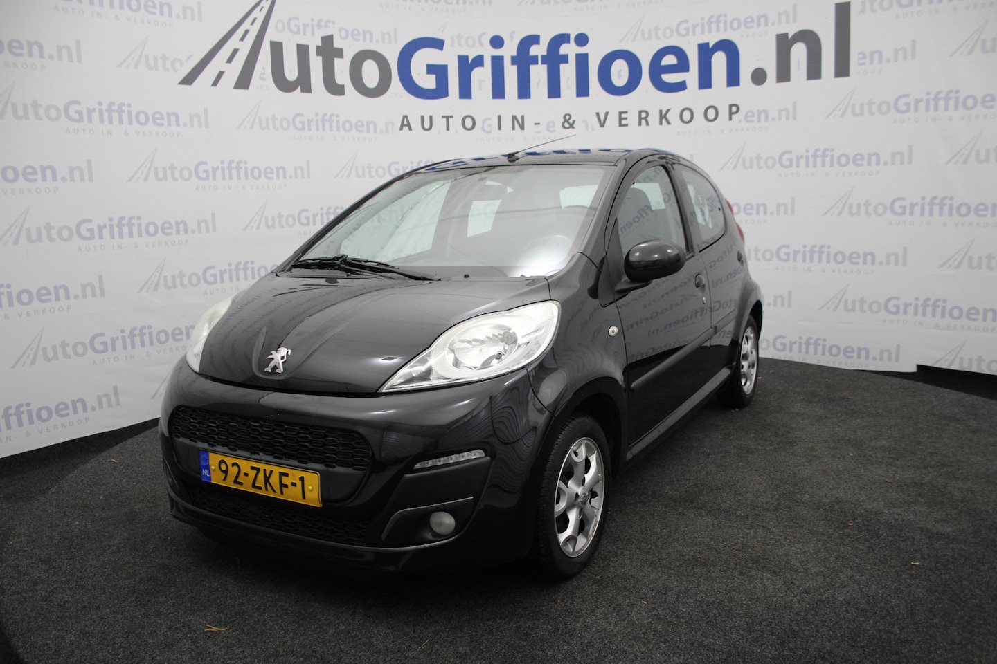 Peugeot 107 - 1.0 Envy nette 5-deurs met airco - AutoWereld.nl