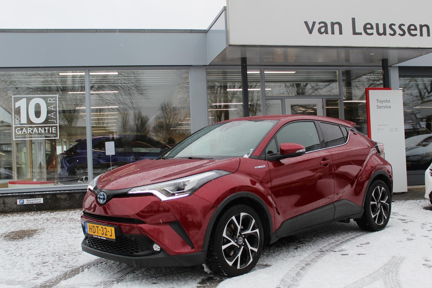 Toyota C-HR - 1.8 Hybrid Business Intro TREKHAAK STOEL&STUURVERW. NAVI DODEHOEKDETECTIE SENSOREN V+A LUX - AutoWereld.nl