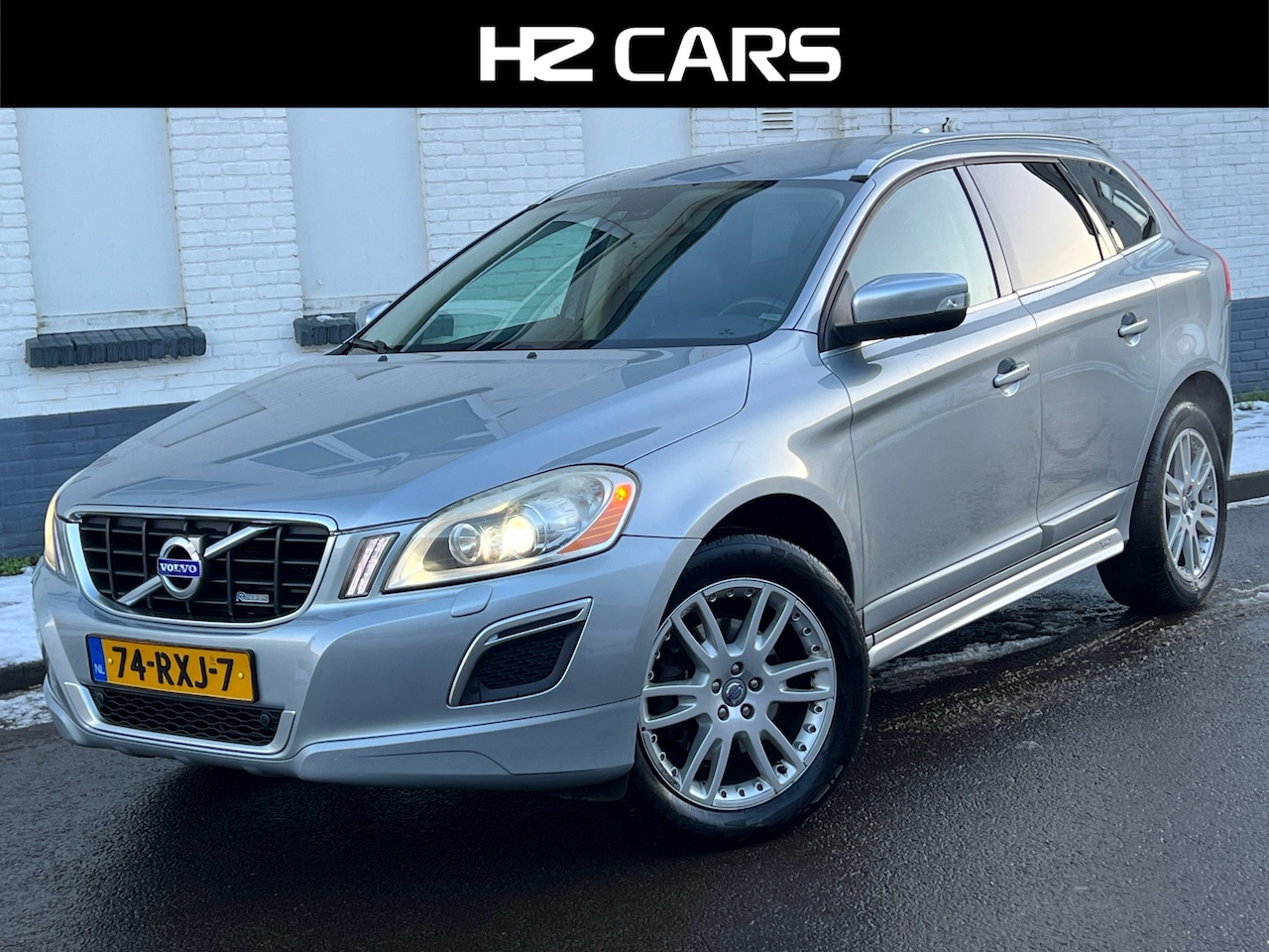 Volvo XC60 - 2.0T R-Design/Automaat/Leder/Trekhaak/PDC/Navi/Cruise - AutoWereld.nl