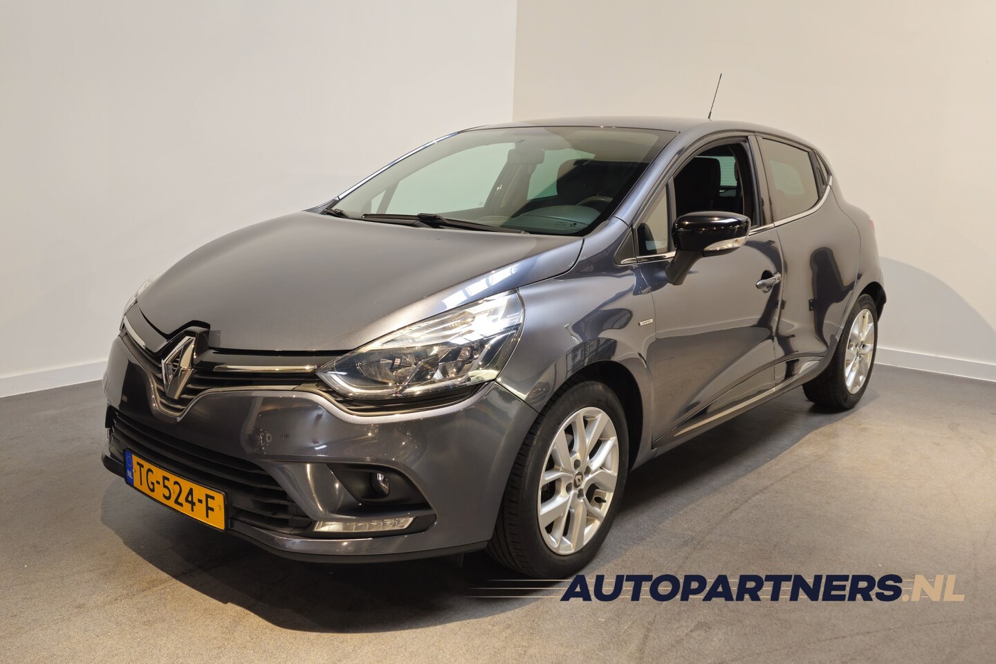 Renault Clio - 0.9 TCe Limited - Navigatie - Airco - Trekhaak - Cruise - AutoWereld.nl