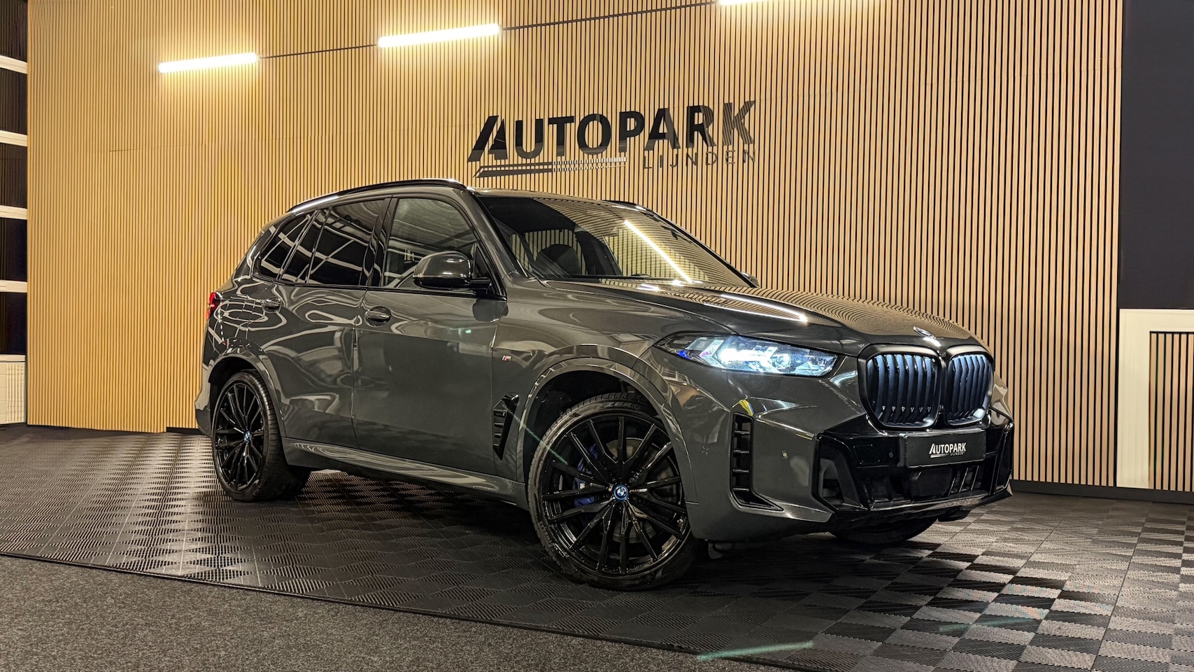 BMW X5 - XDrive50e M-SPORT|PANO|BOWERS &WILKINS|SOFTCLOSE|LUCHTVERING|360 CAM|HUD|KEYLESS|MEMORY SE - AutoWereld.nl