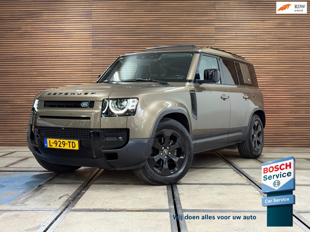 Land Rover Defender 110 - 2.0 D240 110 SE | Pano | Leer | Trekhaak | Memory | 360° Camera | Meridian | Luchtvering - AutoWereld.nl