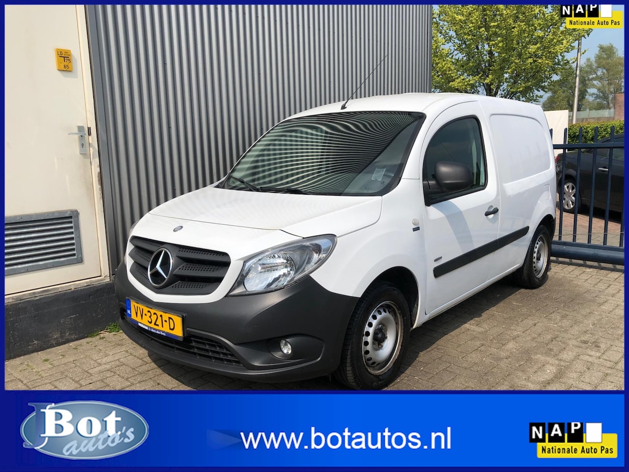 Mercedes-Benz Citan - 108 CDI BlueEFFICIENCY / AIRCO / BLUETOOTH / CRUISE CONTROL / NL AUTO / PARKEERSENSOREN - AutoWereld.nl