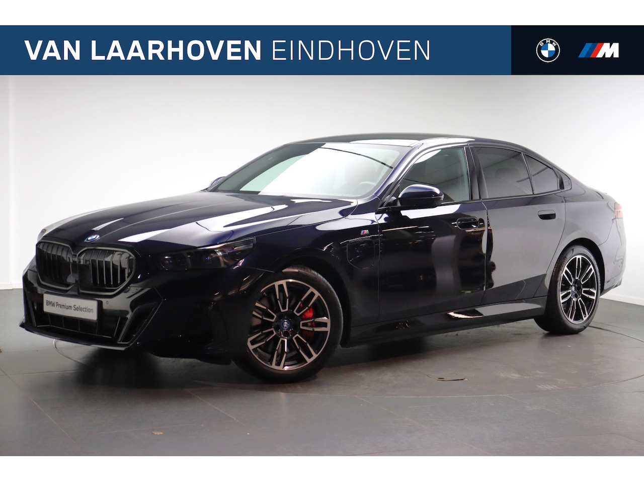 BMW 5-serie - 550e xDrive M Sport Automaat / Panoramadak / Bowers & Wilkins / Parking Assistant Professi - AutoWereld.nl