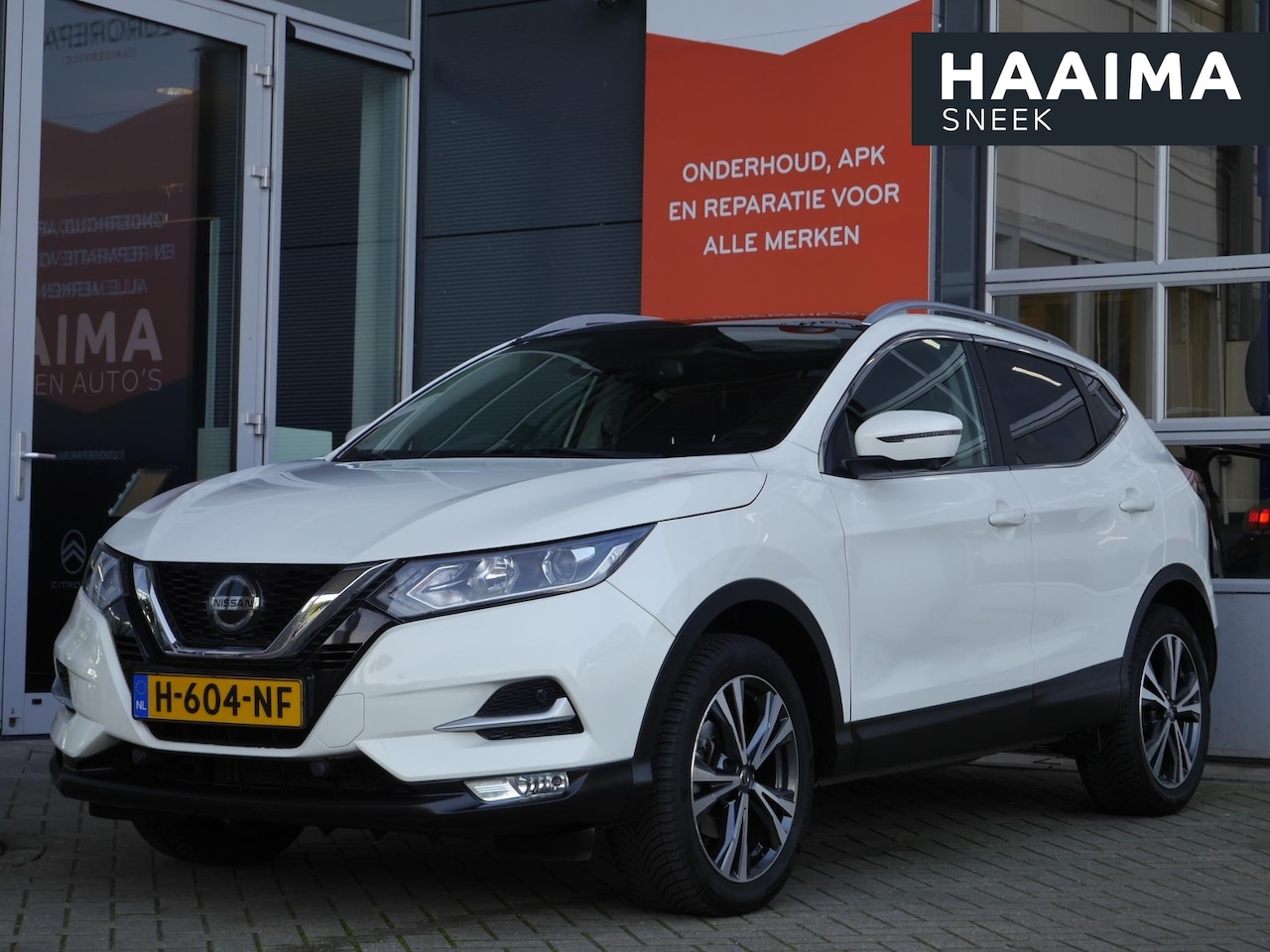 Nissan Qashqai - 1.2 N-Connecta | Panoramadak | Trekhaak | Parkeersensoren achter | Camera | Climate contro - AutoWereld.nl