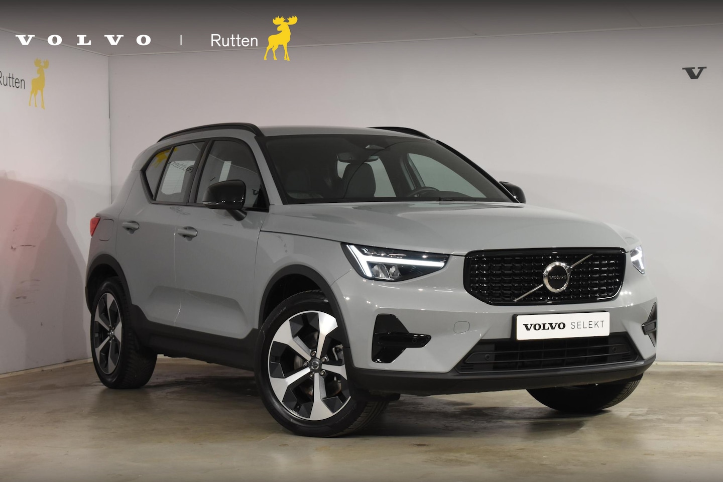 Volvo XC40 - B4 211PK Automaat Plus Dark - AutoWereld.nl