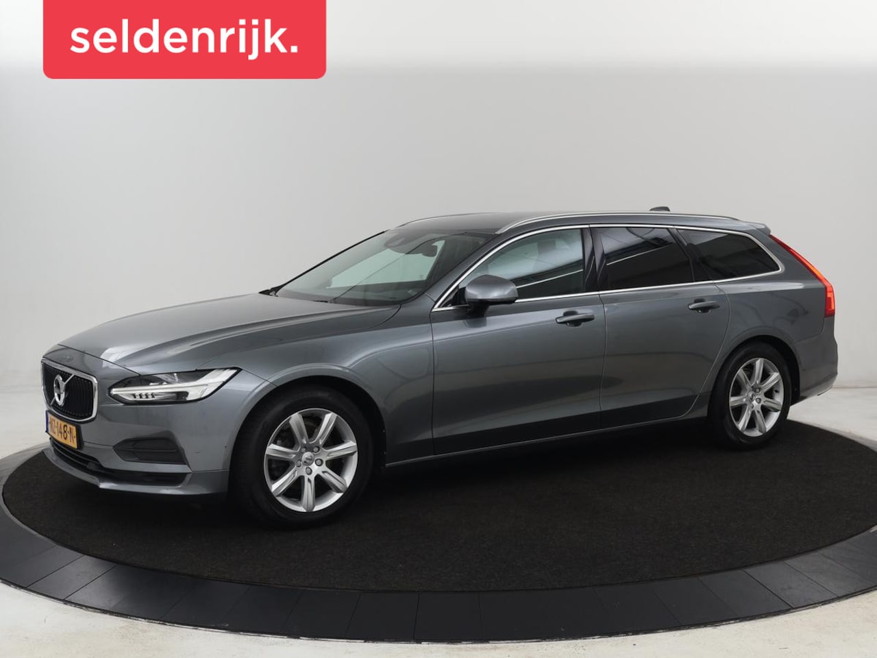 Volvo V90 - 2.0 D3 Momentum | Leder | Trekhaak | Stoelverwarming | Adaptive cruise | Carplay | Navigat - AutoWereld.nl