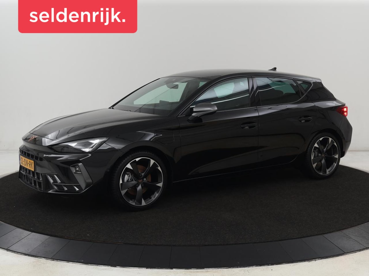 CUPRA Leon - 1.5 eHybrid Business | Stoelverwarming | Adaptive cruise | Camera | Carplay | Sportstoelen - AutoWereld.nl
