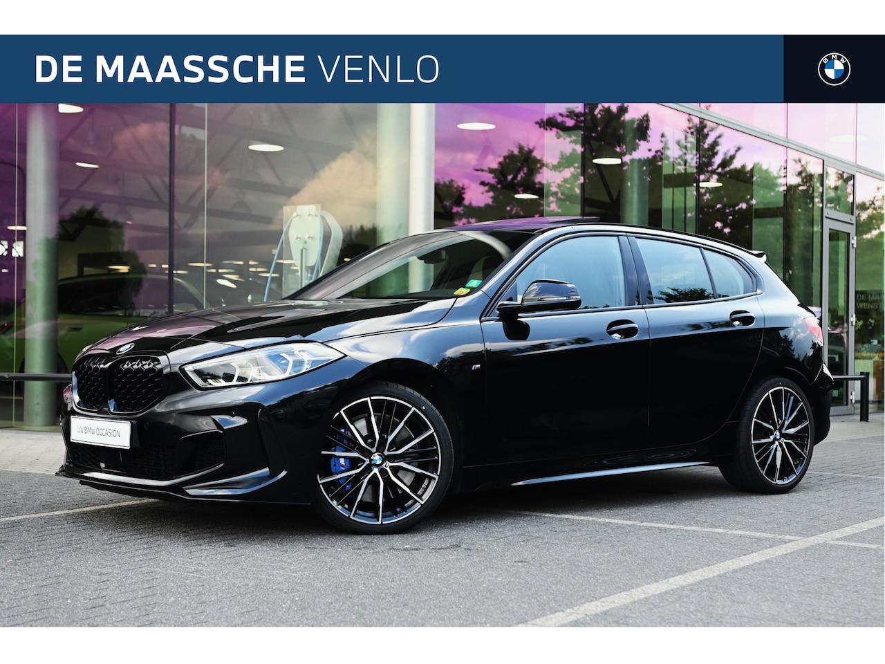 BMW 1-serie - M135i xDrive High Executive Automaat / Panoramadak / Achteruitrijcamera / Comfort Access / - AutoWereld.nl