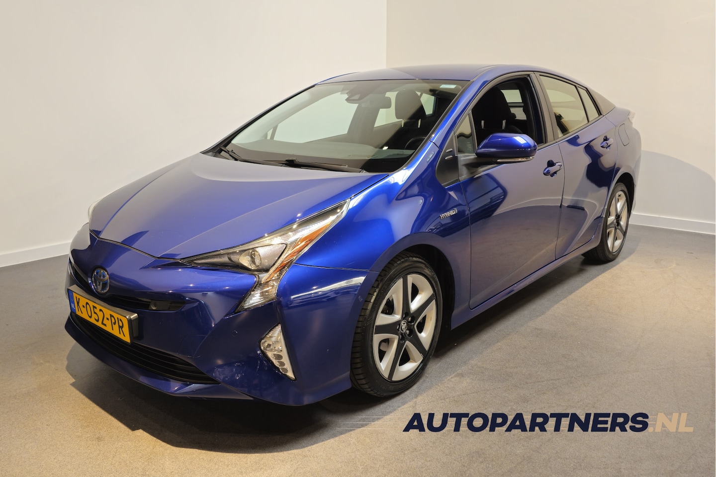 Toyota Prius - 1.8 Dynamic JBL - Stoelverwarming - Adaptive Cruise - Dodehoek detectie - Cam - AutoWereld.nl