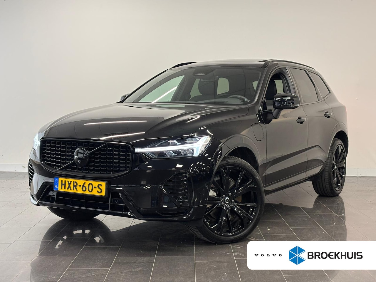 Volvo XC60 - T6 Plug-in hybrid AWD Plus Black Edition | 360 Camera | Panoramadak | Voorverwarmingsinsta - AutoWereld.nl