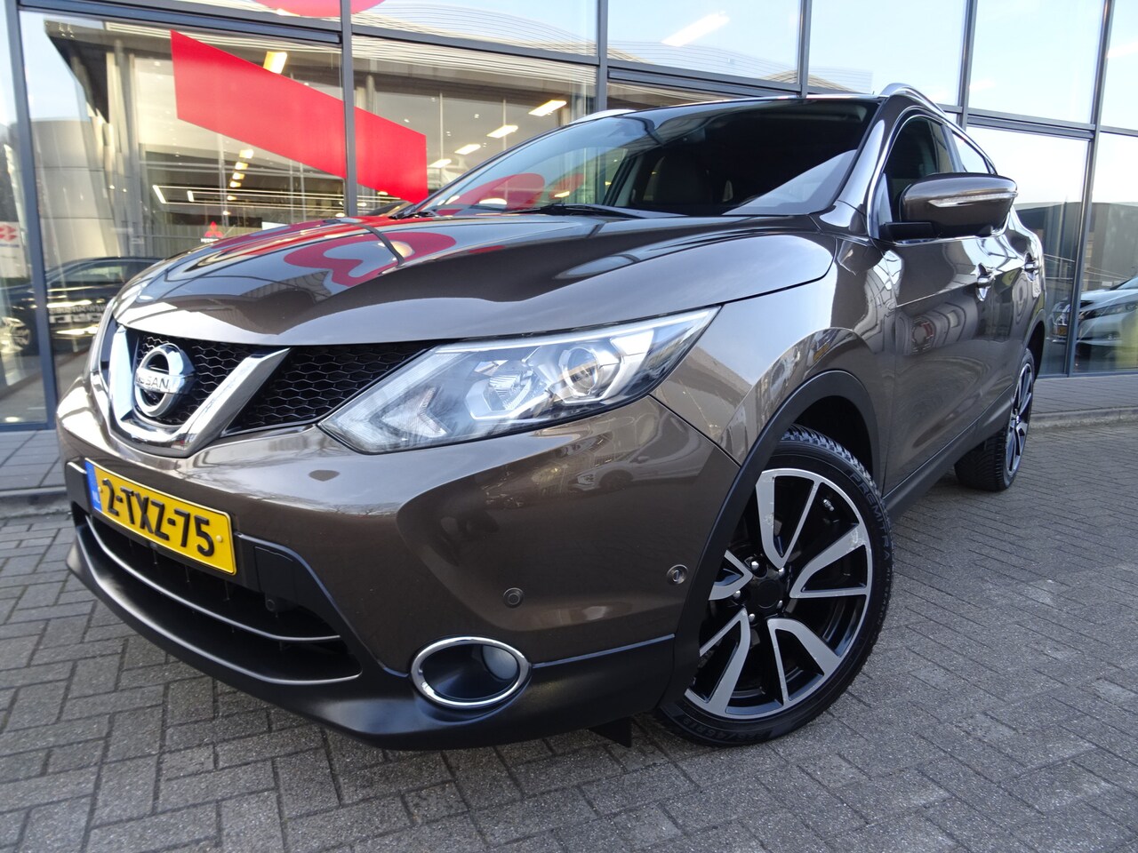 Nissan Qashqai - 1.2 Tekna | 1E EIGENAAR | PANORAMADAK | 360 CAMERA | LEDER - AutoWereld.nl