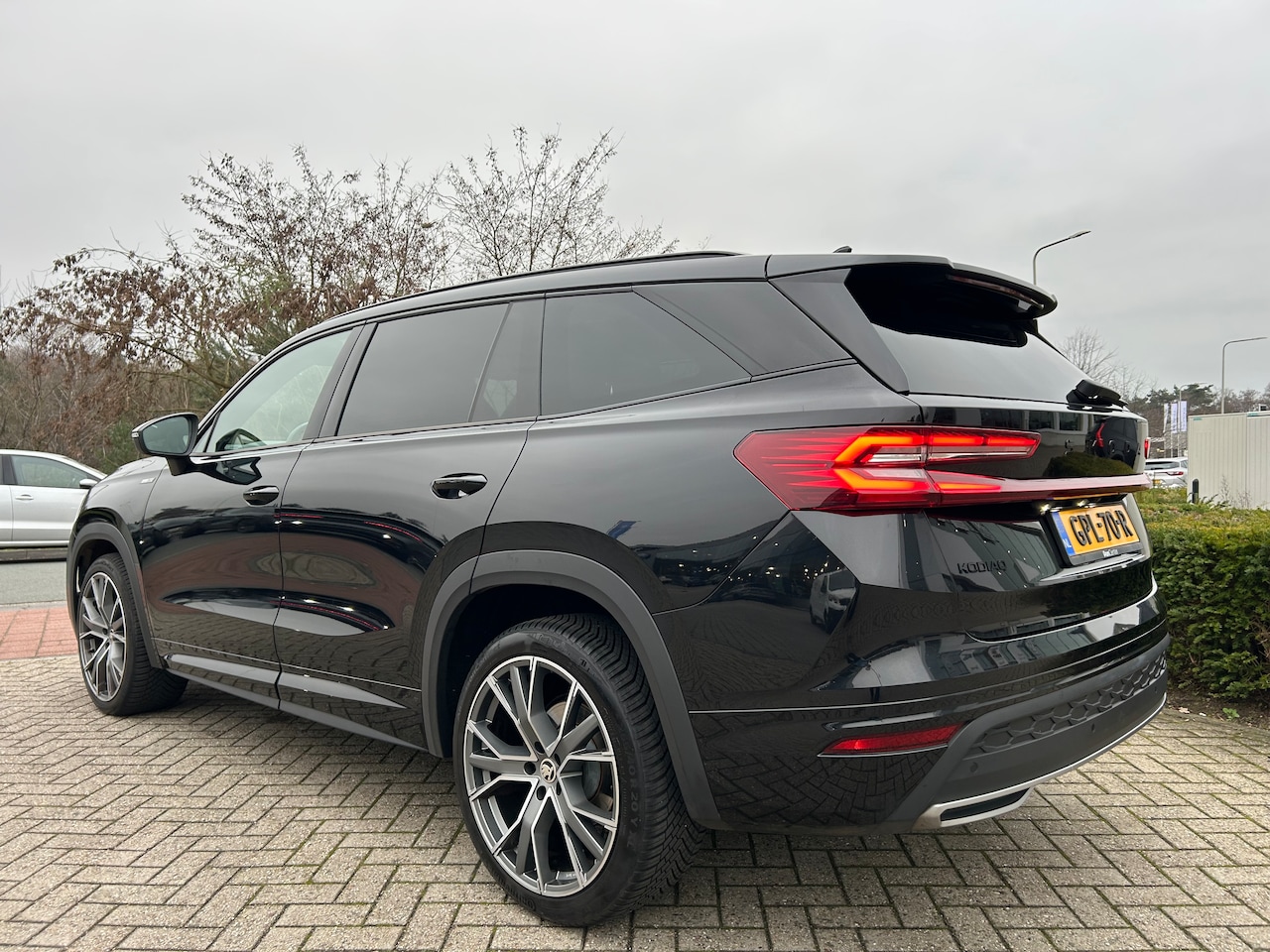 Skoda Kodiaq - 1.5 TSI MHEV Sportline Business 7p Pano dak, 7 pers, Trekhaak, Head up, Canton, 20 inch, Voll… - AutoWereld.nl