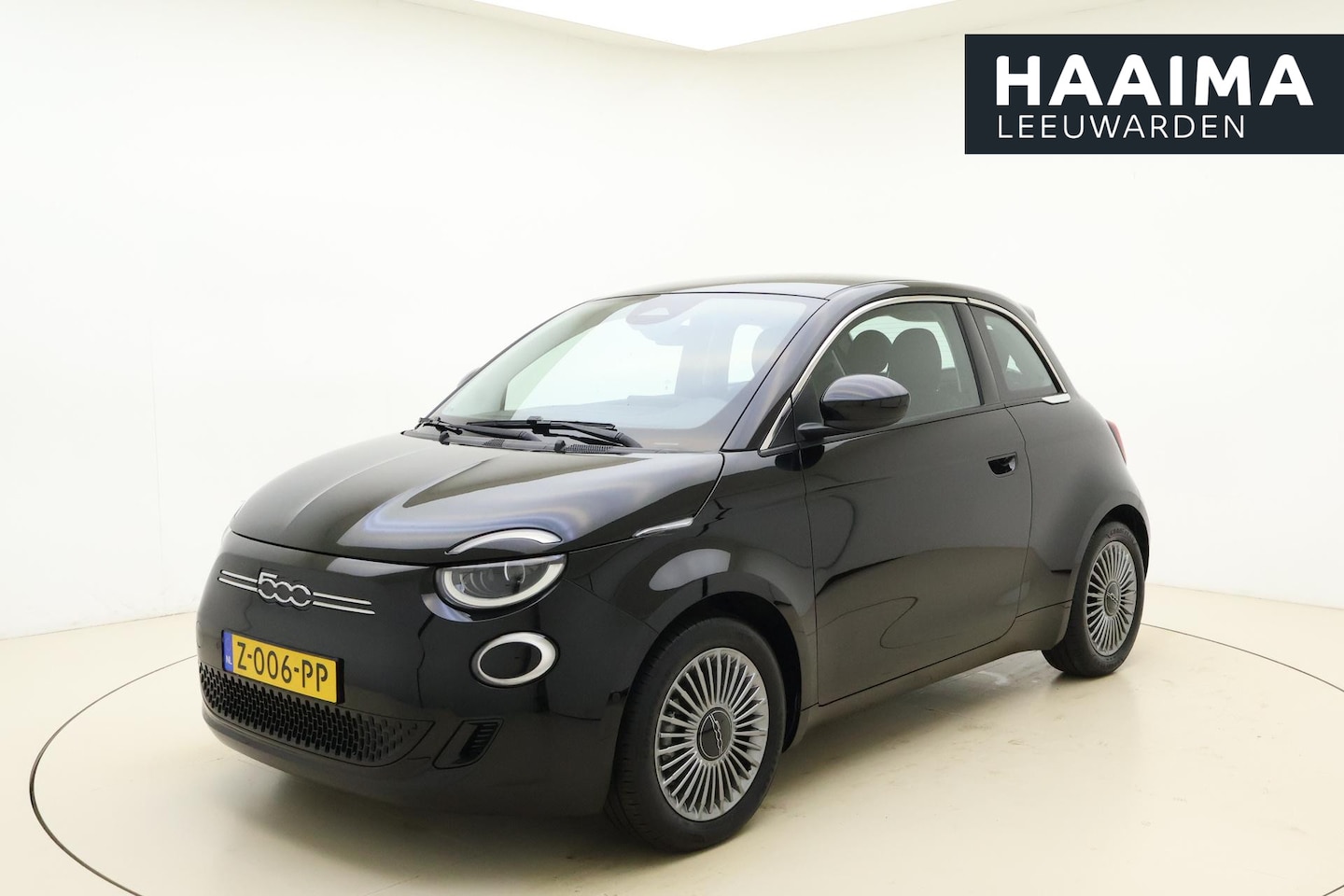 Fiat 500 - 3+1 Urban 24 kWh | Navigatie | Stoelverwarming | Lichtmetalen velgen | Camera | Parkeersen - AutoWereld.nl