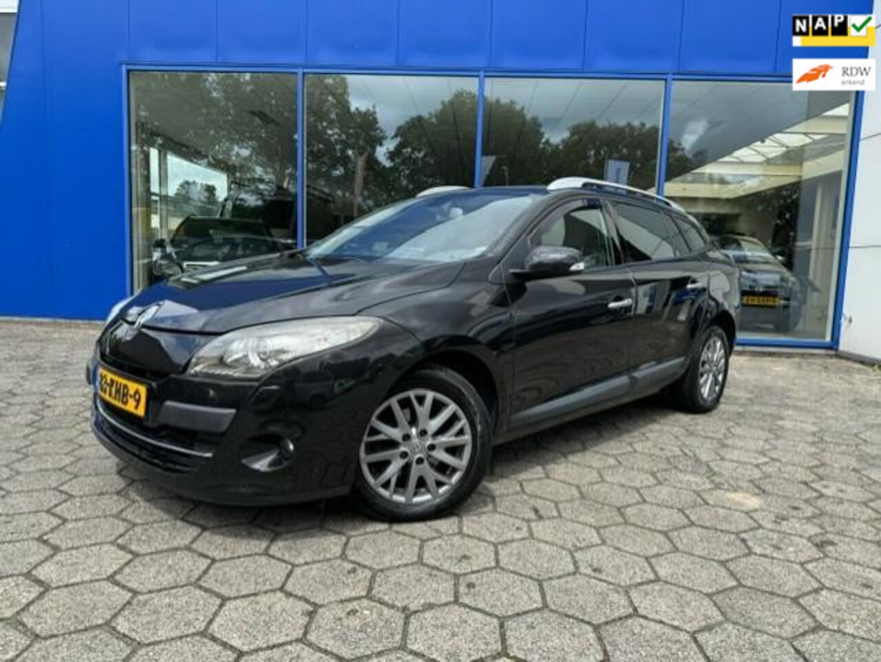 Renault Mégane Estate - 2.0 Privilége Automaat - Schuif/kant.dak - Navi - Trekhaak - AutoWereld.nl