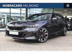 BMW 5-serie Touring - 550e xDrive M Sport Automaat / Panoramadak / Trekhaak / Adaptief onderstel professional /